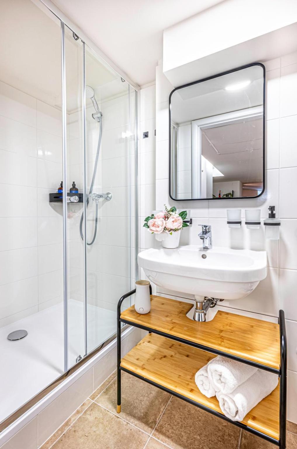 Days - Industrial - Netflix - Namesti Miru Apartment